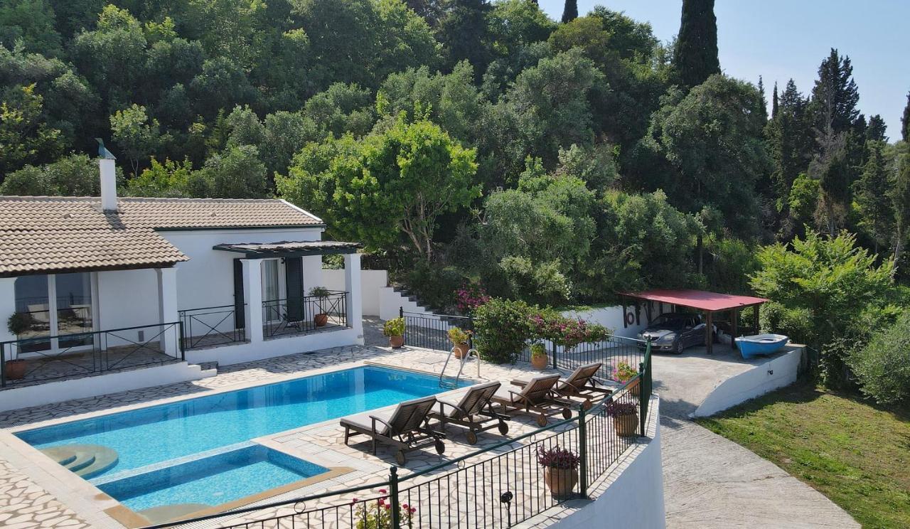 Boukari Villa Chlomos